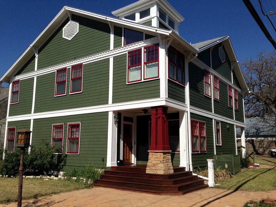 Exterior repaint in Austin before Tex Painting repainted it