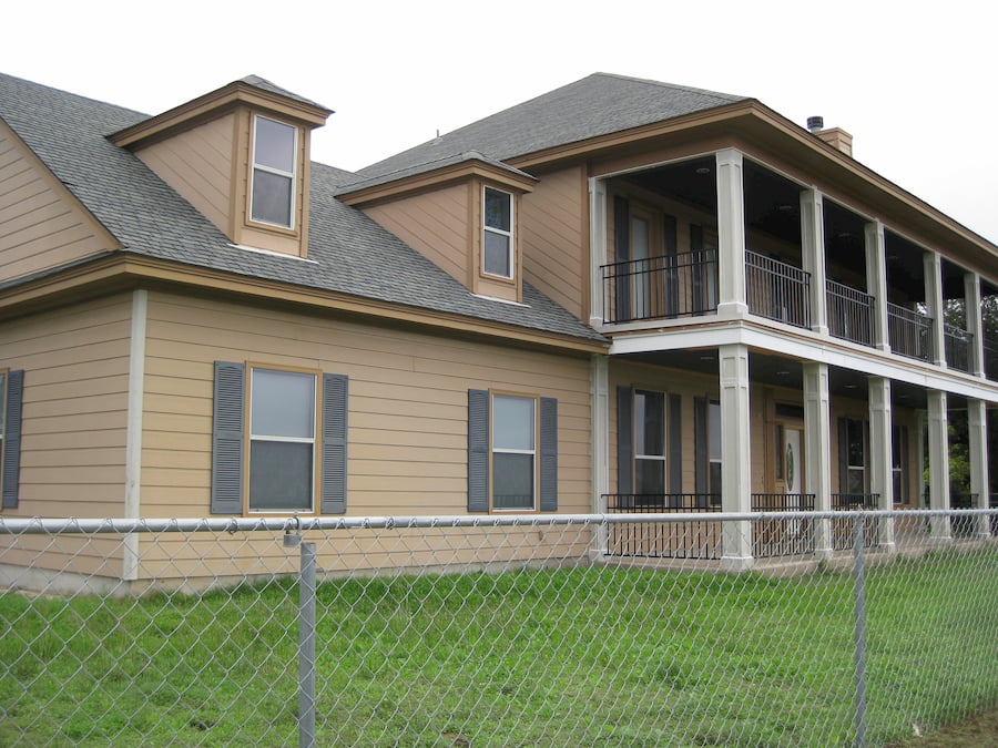Siding and trim in Cedar Park after Tex Painting repainted it